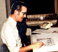 Bob De Moor a trabalhar nos Est�dios Herg�. (Moulinsart, S.A., Gallimard, 1996)
